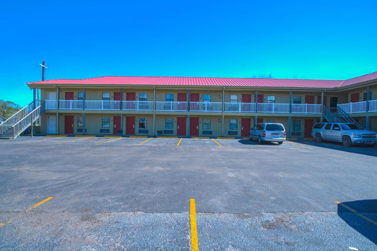 Days Inn By Wyndham أرانسس باس المظهر الخارجي الصورة