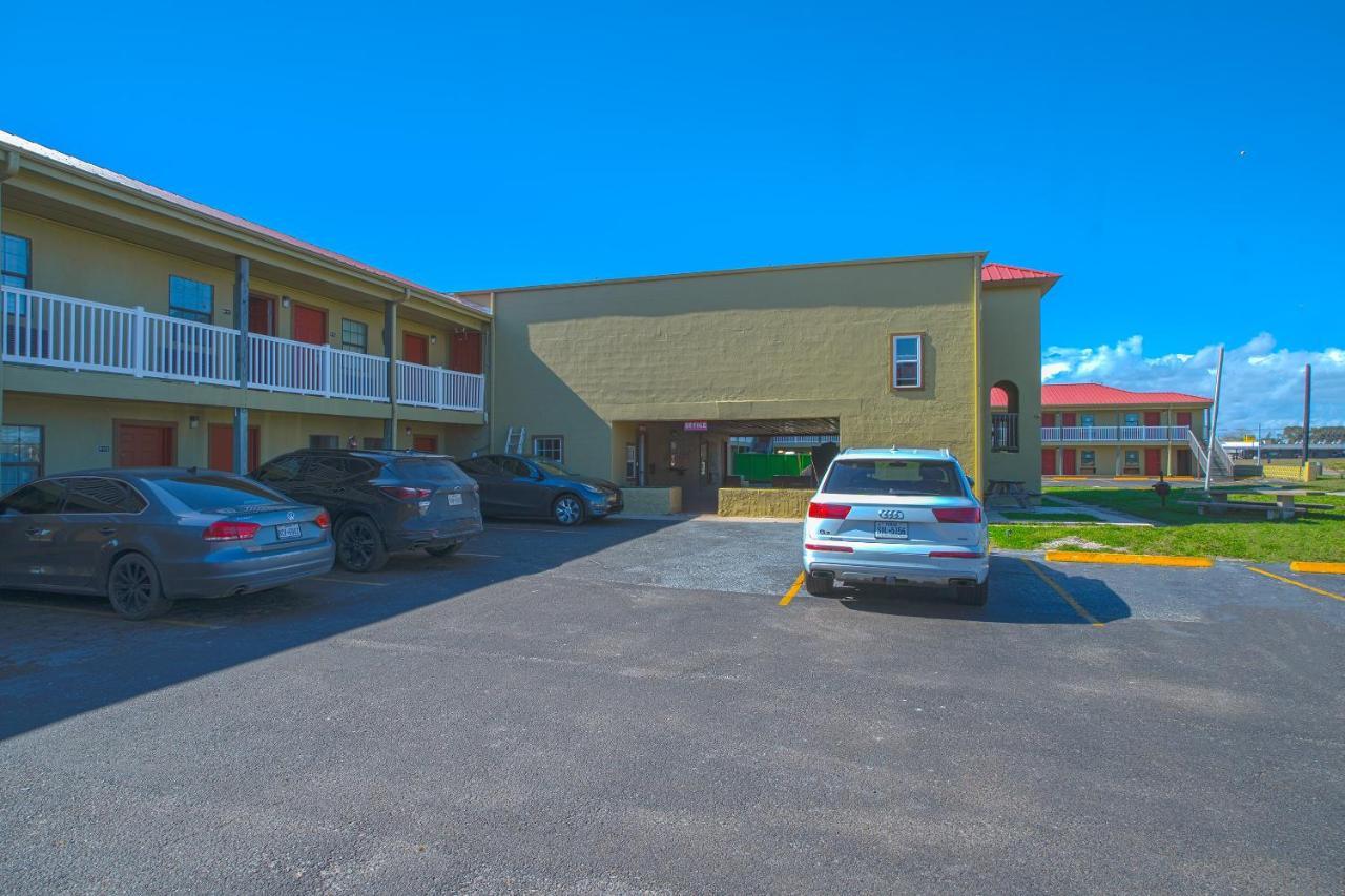 Days Inn By Wyndham أرانسس باس المظهر الخارجي الصورة