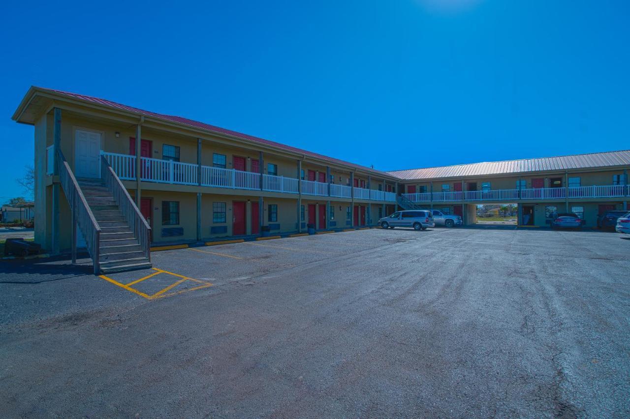 Days Inn By Wyndham أرانسس باس المظهر الخارجي الصورة