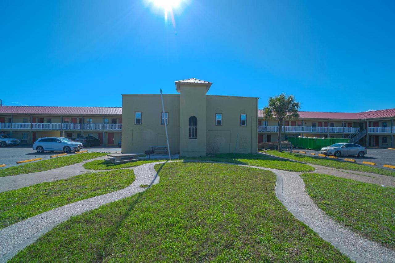 Days Inn By Wyndham أرانسس باس المظهر الخارجي الصورة