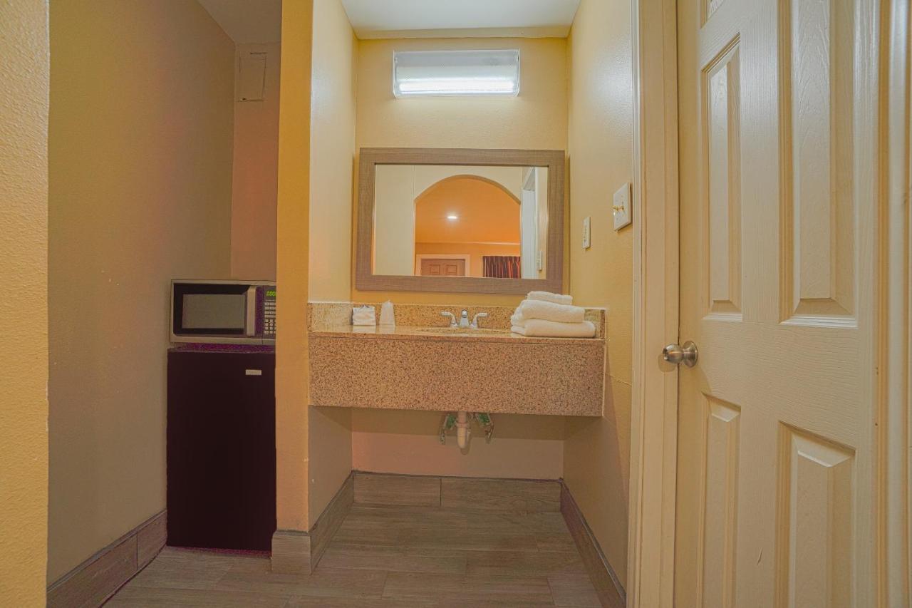 Days Inn By Wyndham أرانسس باس المظهر الخارجي الصورة